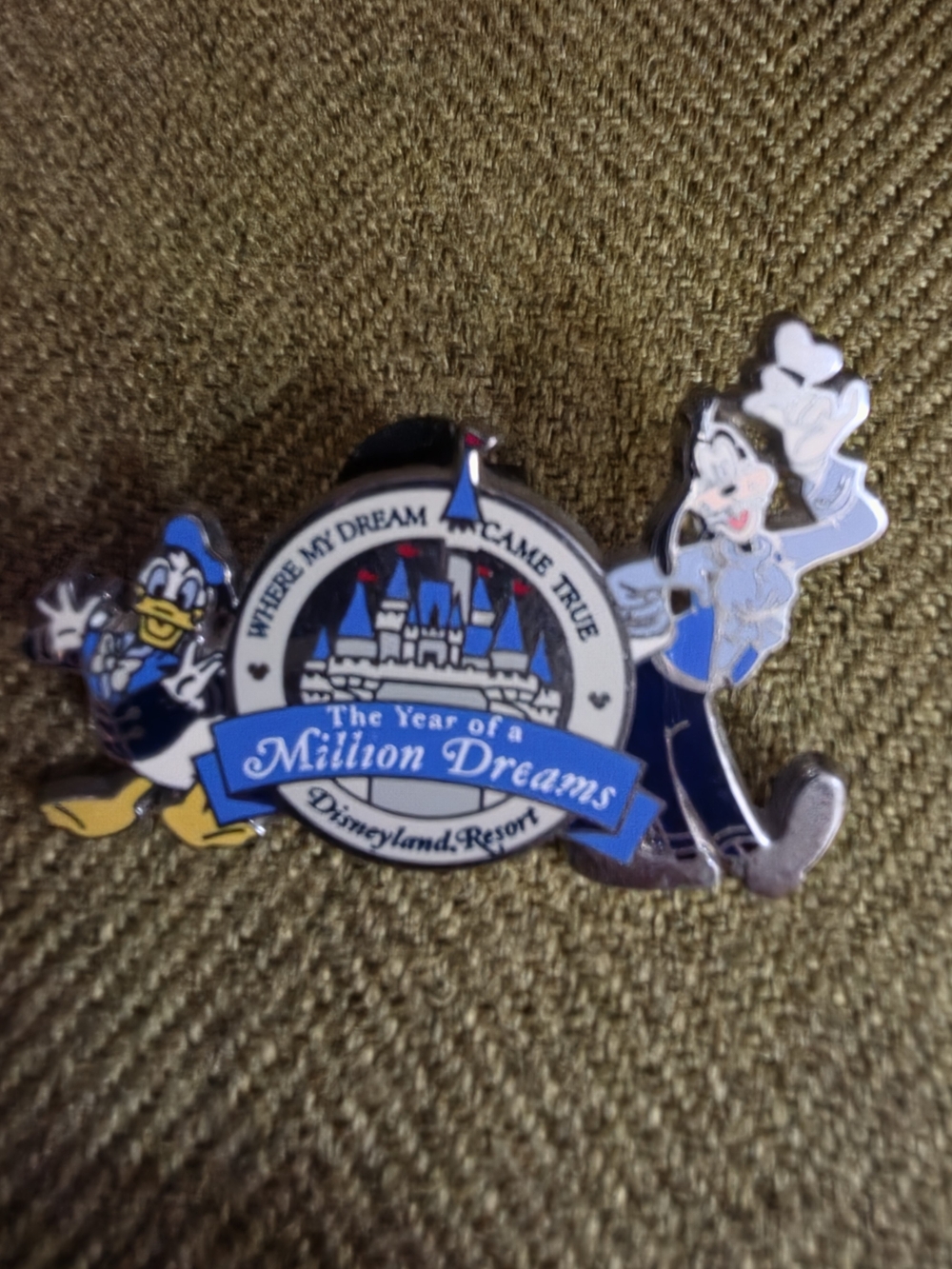 Disney Trading Pin - Blue "Year of a Million Dreams"